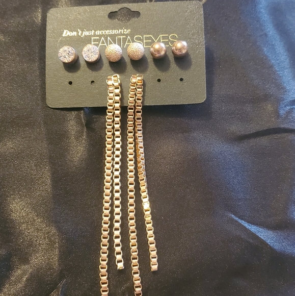 Set of 4 pairs of earrings - Picture 1 of 3